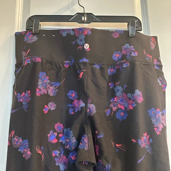 Floral Wicking 7/8 Legging - Picture 3 of 6